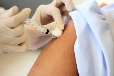 Больничнеые кассы не готовы к зиме: закуплено лишь 4% усиленной вакцины от гриппа
