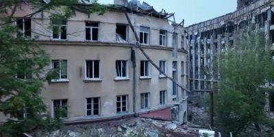 «В доме ни окон, ни дверей». Жители многоэтажки во Львове, в которую попала российская ракета, рассказали подробности удара