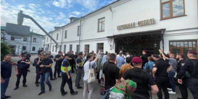 Столкновения между верующими УПЦ МП и полицией. В Киево-Печерскую лавру пришли правоохранители и представители Минкульта — видео