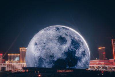 В Лас-Вегасе заработала огромный сферический LED дисплей высотой 112 метров и площадью 53,9 тыс. м2