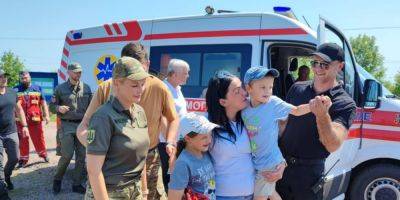Домой удалось вернуть двух похищенных россиянами детей украинского медика — ОП