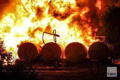 В оккупированной Макеевке большой пожар - горит нефтебаза (фото)