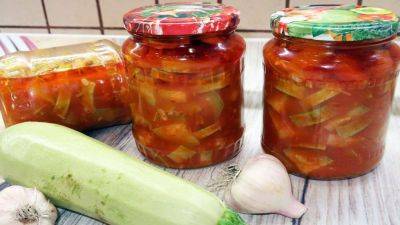 Это неимоверное наслаждение: рецепт молодых кабачков, замаринованных в томатном соусе
