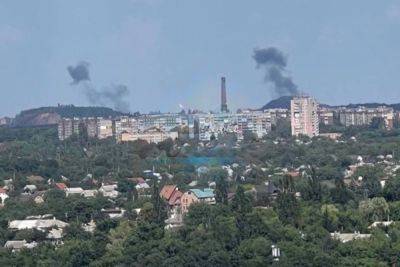 Взрывы в Макеевке 6 июля - есть попадание, поднялся столб черного дыма - фото и видео