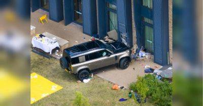 В Лондоне автомобиль врезался в здание школы: один ребенок погиб, много раненых (фото, видео)