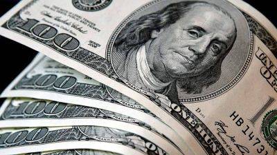 Эксперт не рекомендовала россиянам покупать валюту на все сбережения