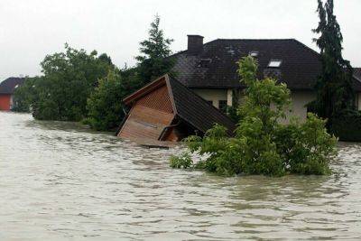 Наводнение в России – в Иркутске из-за дождей реки вышли из берегов, затоплены улицы и дома