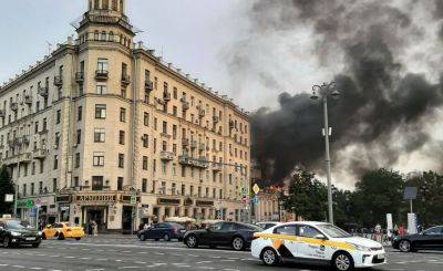 В Москве загорелся ресторан Пушкин, в помещении слышали взрыв - фото и видео