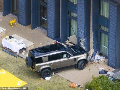 В Лондоне авто врезалось в школу: погибла 8-летняя девочка