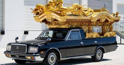 Передвижной храм: роскошный седан Toyota превратили в экстравагантный катафалк (фото)
