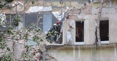 Спасательную операцию на месте попадания ракеты во Львове завершают: нашли 10 погибших