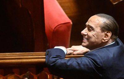В Италии опубликовали завещание Берлускони своим детям и жене
