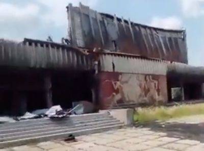 Разрушенная достопримечательность: как сейчас выглядит Ледовый дворец в Северодонецке (видео)