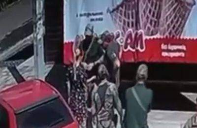 Одесские ТЦК совсем озверели: теперь нападают даже на женщин. Скандальное видео