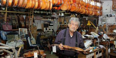 Скрипки выжили, музыканты — нет. Тель-авивский реставратор — о своей уникальной коллекции скрипок, переживших Вторую мировую, и их историях