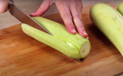 Все будут думать, что это ананасы: рецепт маринованных кабачков на зиму