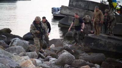 Зеленский, Буданов и Ермак 8 июля прибыли на Змеиный остров - фото и видео