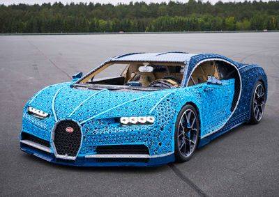 В Прагу привезли Bugatti из миллиона кубиков LEGO
