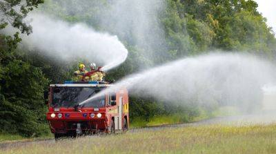 Украина получит от Британии 17 специальных пожарных автомобилей
