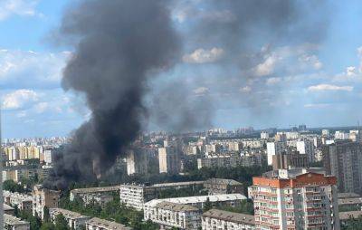 В Киеве на Броварском шоссе пожар на автозаправке, был слышен взрыв - фото и видео