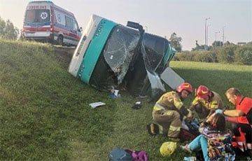Водитель автобуса из Беларуси, который перевернулся в Польше, рассказал, что стало причиной ДТП