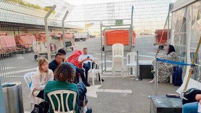 Клетка в Бен-Гурионе: так содержат тех, кому отказано во въезде в Израиль