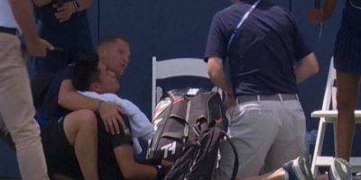 Китайский теннисист потерял сознание во время матча на турнире ATP 500 в Вашингтоне — видео