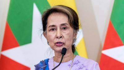 Аун Сан Су Чжи - Бывшего лидера Мьянмы помиловали по пяти из 19 обвинений - svoboda.org - Бирма