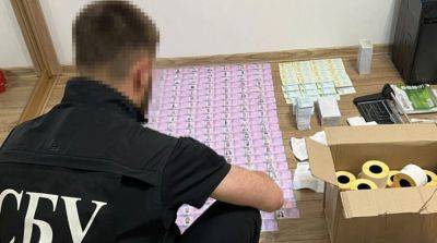 Подделка за 8 тысяч гривен: СБУ разоблачила фальшивый паспортный стол