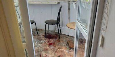 Россияне обстреляли больницу в центре Херсона: погиб молодой врач, за жизнь медсестры борются врачи