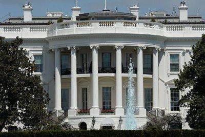 Белый дом не согласен с понижением агентством Fitch рейтинга США и винит в проблемах республиканцев