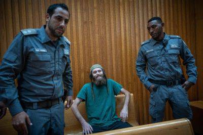 Суд отпустил под домашний арест подозреваемого в убийстве палестинца, еще один остался под стражей