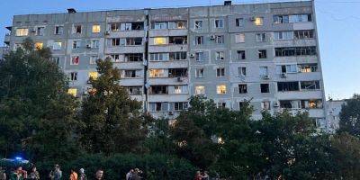 «Руки до сих пор дрожат». Жительница Запорожья показала разрушения своей квартиры после удара РФ — видео