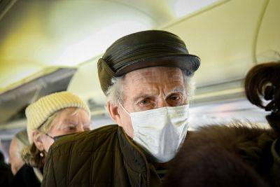 Пожилых украинских беженцев лишили медицинской страховки: «Страшно умирать от рака, потому что ты не еврей»