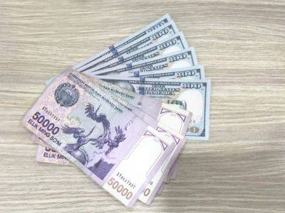 В Узбекистане курс доллара превысил 12 тысяч сумов. Центробанк попытался объяснить, почему это произошло