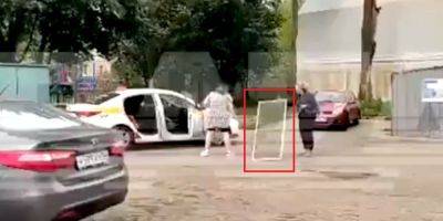 В Сергиевом Посаде после взрыва активизировались мародеры. Воруют даже выпавшие москитные сетки — видео