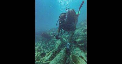 Затонул 2 300 лет назад: возле Египта случайно нашли корабль с винными амфорами (фото)