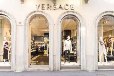 Американская компания Tapestry планирует купить владельца Versace за $8,5 миллиарда