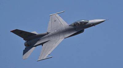 Обучение украинских пилотов на F-16 может затянуться до следующего лета – WP