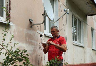 Еще больше пропаганды: как в Северодонецке проходит установка спутникового телевидения