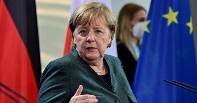 Правительство Германии потратило €55 тысяч на прически и макияж Меркель после ее отставки