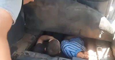"Экстремалы" за $4,5 тысячи: ГПСУ остановили беглецов от ТЦК, которые прятались под дном авто (видео)