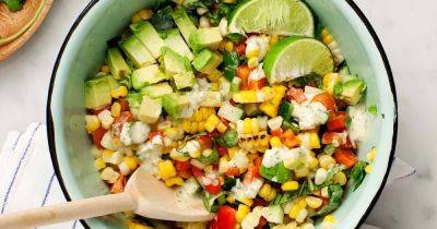 Что приготовить из сезонных овощей: рецепт летнего салата с кукурузой