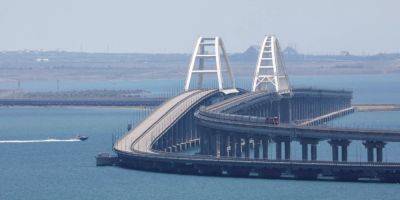 Оккупанты перекрывали Крымский мост, СМИ сообщают о взрывах в Новоозерном