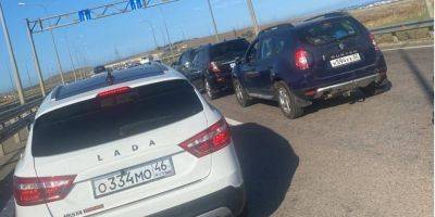 Почти 1300 машин. На въездах к Крымскому мосту образовалась огромная пробка — СМИ