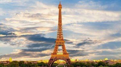 В Париже из-за угрозы взрыва эвакуировали людей из Эйфелевой башни