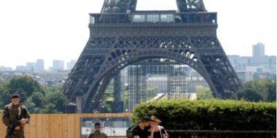 В Париже эвакуировали тысячи посетителей Эйфелевой башни из-за ложного сообщения о минировании