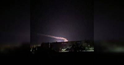 Взрывы в Крыму: оккупанты сообщили о работе ПВО, Керченский мост перекрыли (видео)