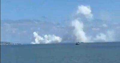 Дымовая завеса и взрывы: оккупанты сообщили о повторной атаке на Крымский мост (фото, видео)