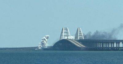 Взрывы в Крыму: Керченский мост окутал дым, а движение по переправе перекрыто (фото)